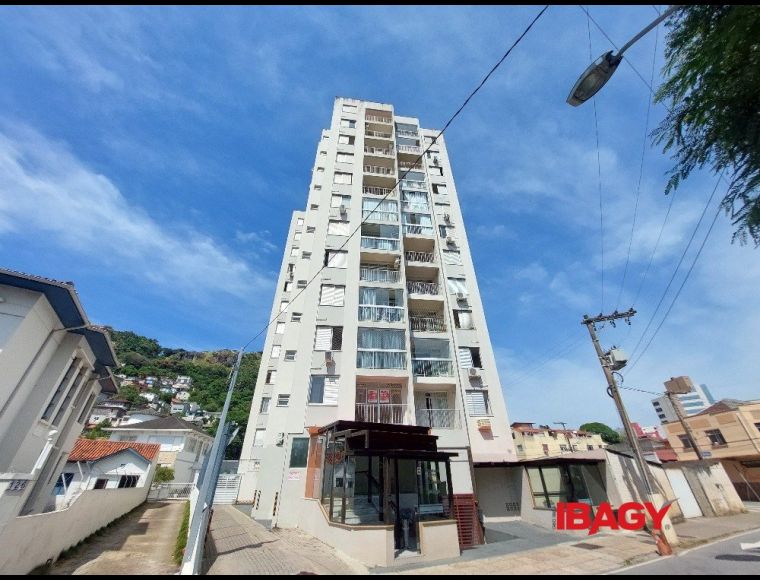 Apartamento no Bairro Centro em Florianópolis com 3 Dormitórios (1 suíte) e 92.26 m² - 123248