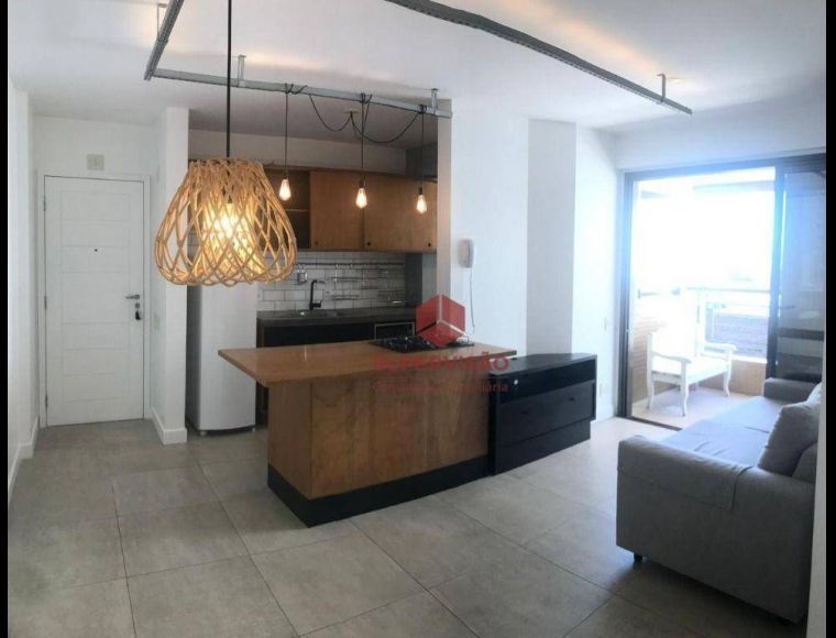 Apartamento no Bairro Centro em Florianópolis com 2 Dormitórios (1 suíte) e 65 m² - AP2808