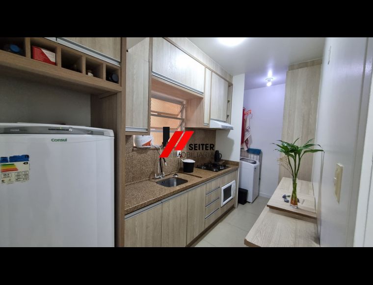 Apartamento no Bairro Centro em Florianópolis com 2 Dormitórios e 59 m² - AP02804V