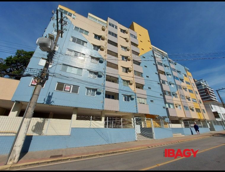 Apartamento no Bairro Centro em Florianópolis com 1 Dormitórios e 33.5 m² - 123642
