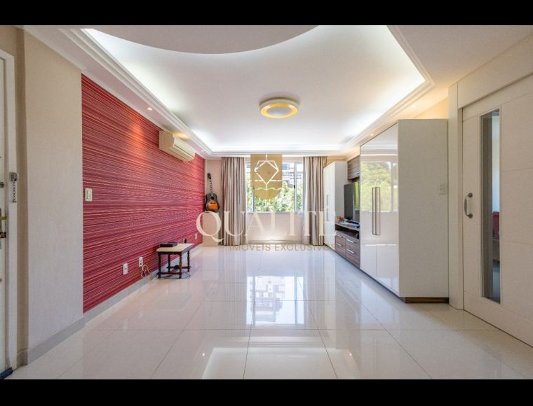 Apartamento no Bairro Centro em Florianópolis com 2 Dormitórios (1 suíte) - RMX2006