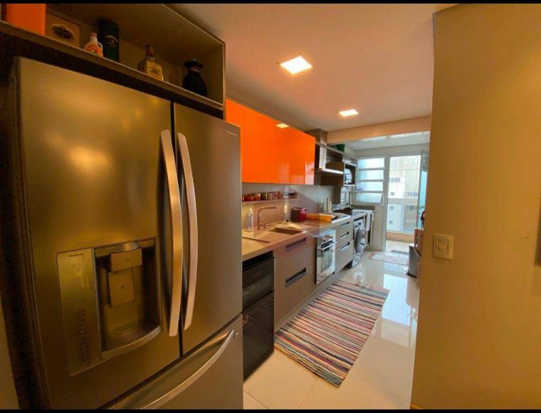 Apartamento no Bairro Centro em Florianópolis com 2 Dormitórios (2 suítes) e 115 m² - CO0164