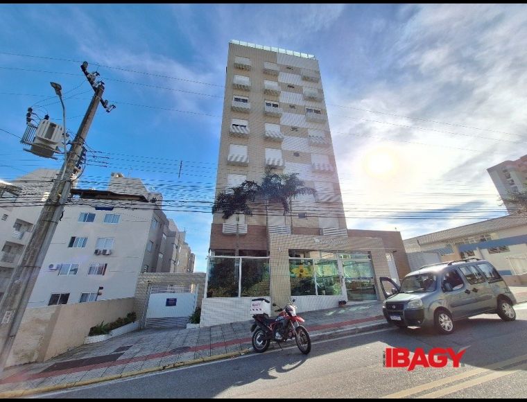 Apartamento no Bairro Coloninha em Florianópolis com 3 Dormitórios (1 suíte) e 84.6 m² - 123265