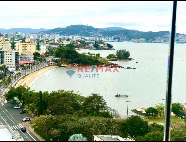 Apartamento no Bairro Coqueiros em Florianópolis com 3 Dormitórios (1 suíte) - RMX109