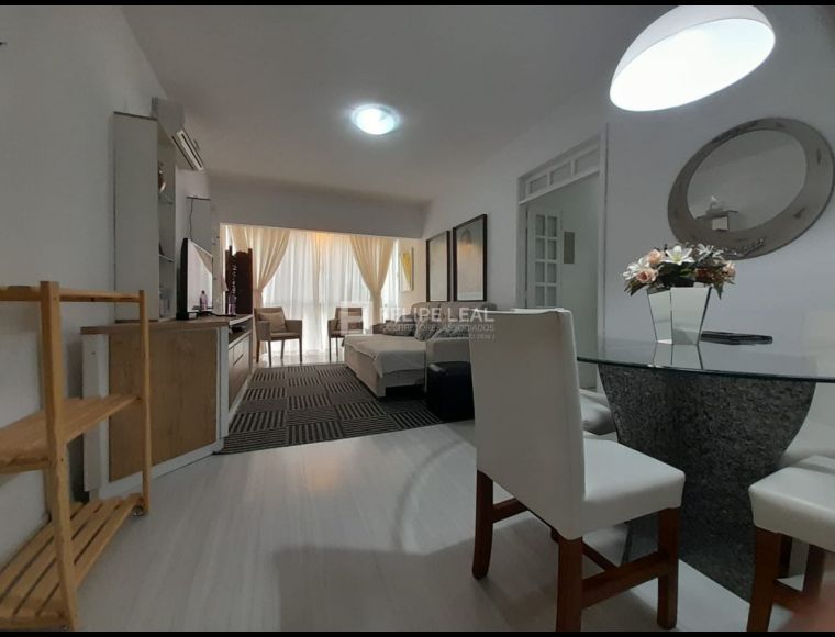 Apartamento no Bairro Coqueiros em Florianópolis com 3 Dormitórios (1 suíte) e 100 m² - 20069