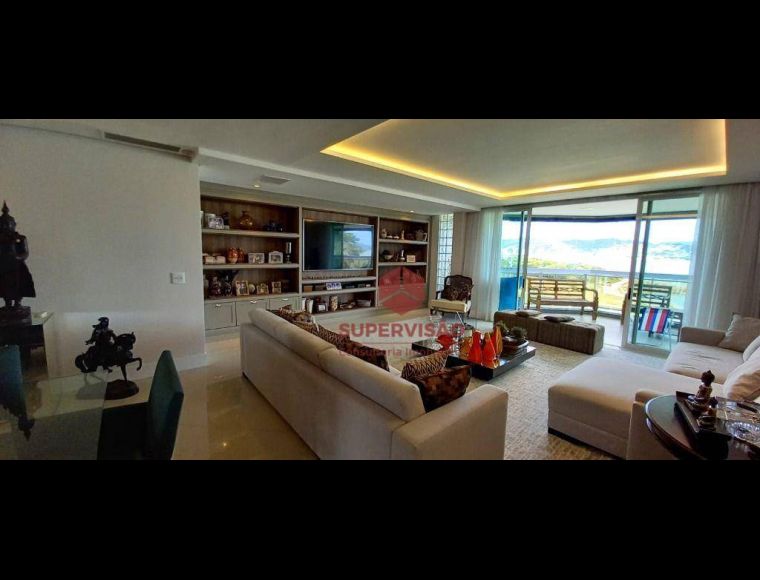 Apartamento no Bairro Coqueiros em Florianópolis com 3 Dormitórios (3 suítes) e 317 m² - AP2581
