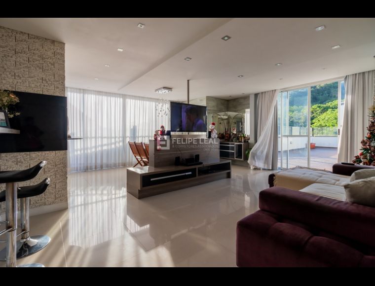 Apartamento no Bairro Coqueiros em Florianópolis com 3 Dormitórios (3 suítes) e 268 m² - 20305