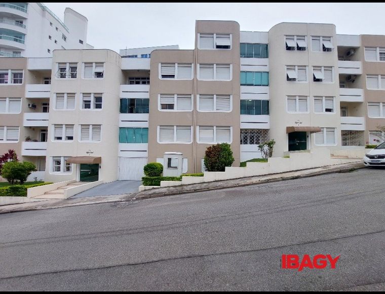 Apartamento no Bairro Coqueiros em Florianópolis com 3 Dormitórios (1 suíte) e 147.31 m² - 120589