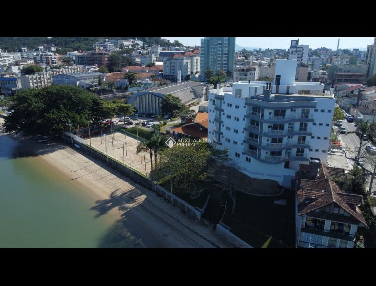Apartamento no Bairro Coqueiros em Florianópolis com 3 Dormitórios (3 suítes) - 374296