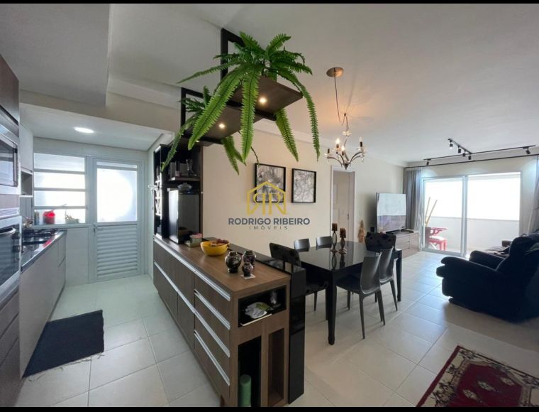 Apartamento no Bairro Córrego Grande em Florianópolis com 3 Dormitórios (2 suítes) - A3051