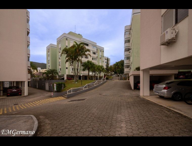 Apartamento no Bairro Córrego Grande em Florianópolis com 3 Dormitórios (1 suíte) - 432363