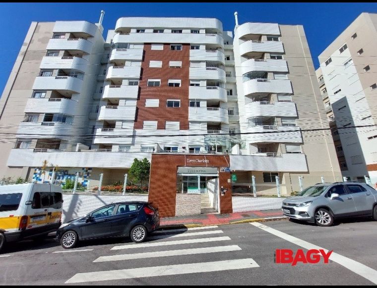 Apartamento no Bairro Estreito em Florianópolis com 3 Dormitórios (1 suíte) e 100 m² - 105293