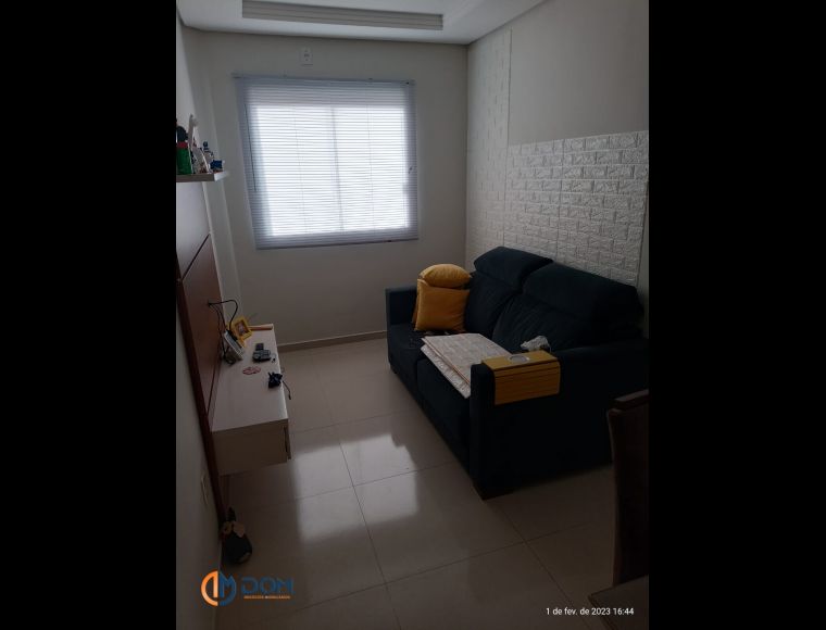 Apartamento no Bairro Ingleses em Florianópolis com 2 Dormitórios (1 suíte) e 60 m² - 465