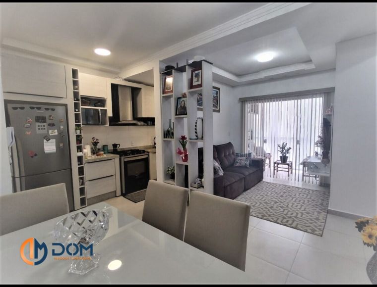 Apartamento no Bairro Ingleses em Florianópolis com 3 Dormitórios (1 suíte) e 75 m² - 263