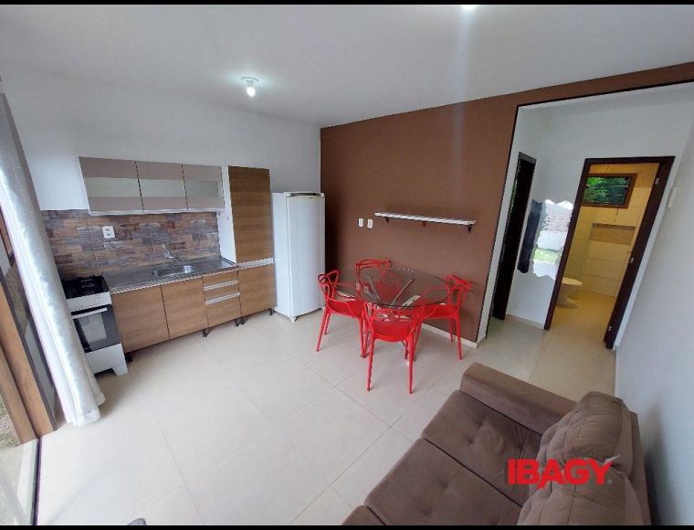 Apartamento no Bairro Ingleses em Florianópolis com 1 Dormitórios e 30 m² - 119768