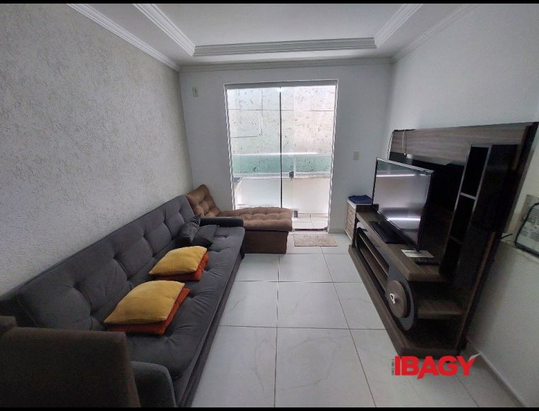 Apartamento no Bairro Ingleses em Florianópolis com 2 Dormitórios (1 suíte) e 65 m² - 121869