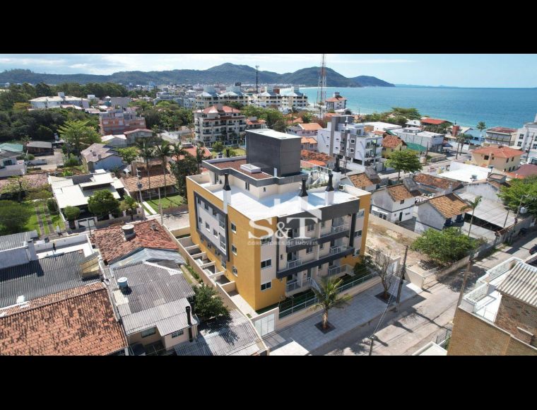 Apartamento no Bairro Ingleses em Florianópolis com 2 Dormitórios (1 suíte) e 72 m² - AP0546