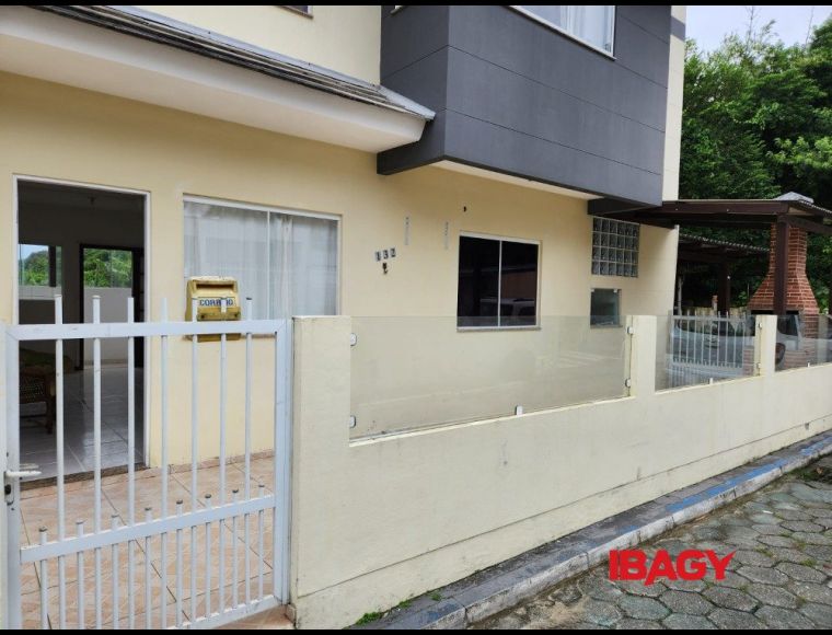 Apartamento no Bairro Ingleses em Florianópolis com 2 Dormitórios (1 suíte) e 65 m² - 122758