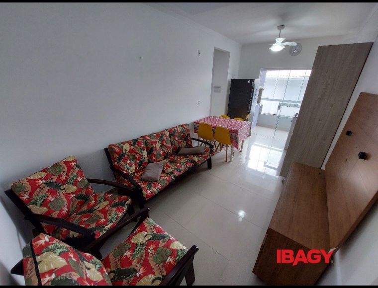 Apartamento no Bairro Ingleses em Florianópolis com 2 Dormitórios (1 suíte) e 50 m² - 122826