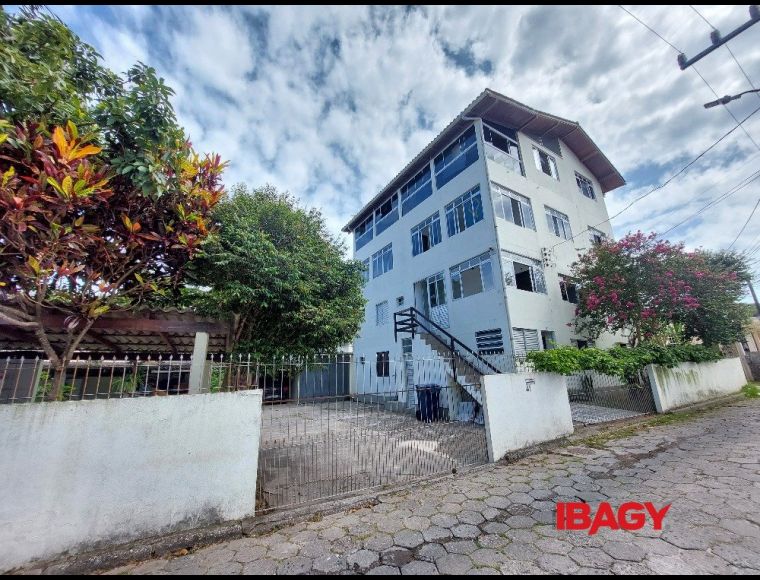 Apartamento no Bairro Ingleses em Florianópolis com 2 Dormitórios (1 suíte) e 70 m² - 123099