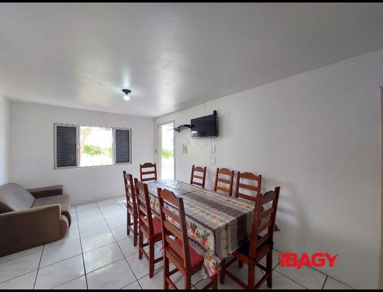 Apartamento no Bairro Ingleses em Florianópolis com 2 Dormitórios (1 suíte) e 70 m² - 123099