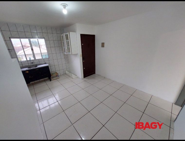 Apartamento no Bairro Ingleses em Florianópolis com 1 Dormitórios e 41.4 m² - 123681