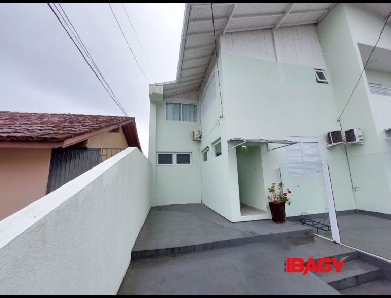 Apartamento no Bairro Itacorubí em Florianópolis com 2 Dormitórios (1 suíte) e 76 m² - 123061