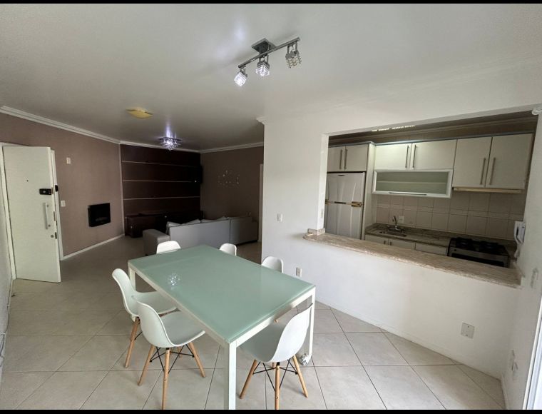 Apartamento no Bairro Jurerê em Florianópolis com 3 Dormitórios (1 suíte) - 471630