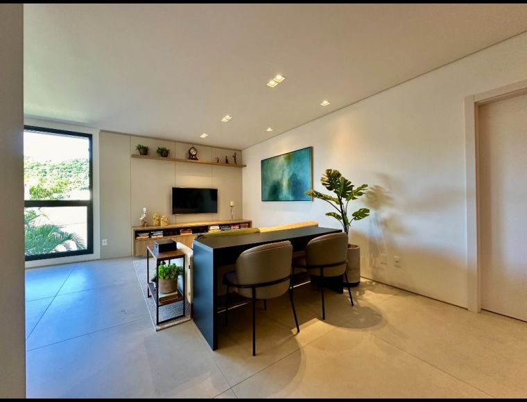 Apartamento no Bairro Jurerê em Florianópolis com 3 Dormitórios (3 suítes) e 129 m² - AP0922