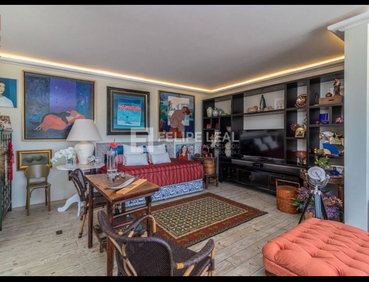 Apartamento no Bairro Jurerê Internacional em Florianópolis com 3 Dormitórios (3 suítes) e 330 m² - 18235