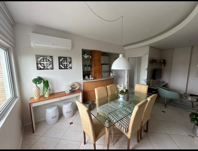 Apartamento no Bairro Jurerê Internacional em Florianópolis com 2 Dormitórios - 475031