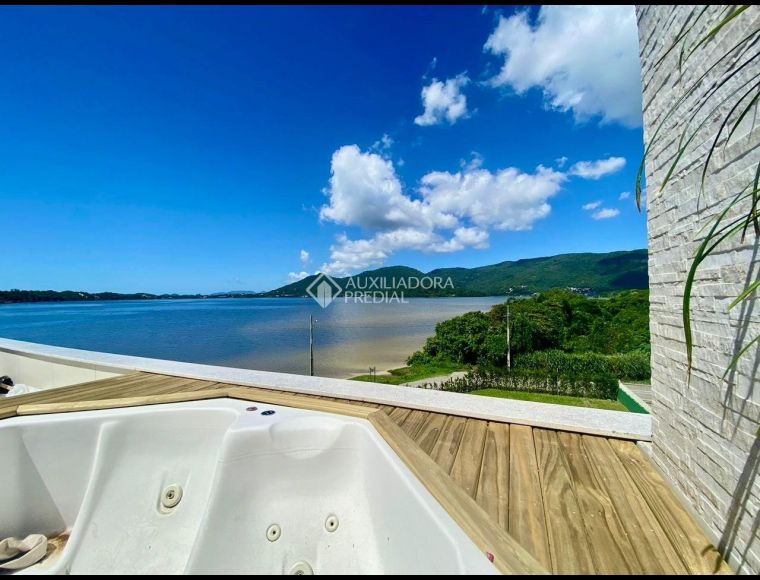 Apartamento no Bairro Lagoa da Conceição em Florianópolis com 3 Dormitórios (1 suíte) - 371306