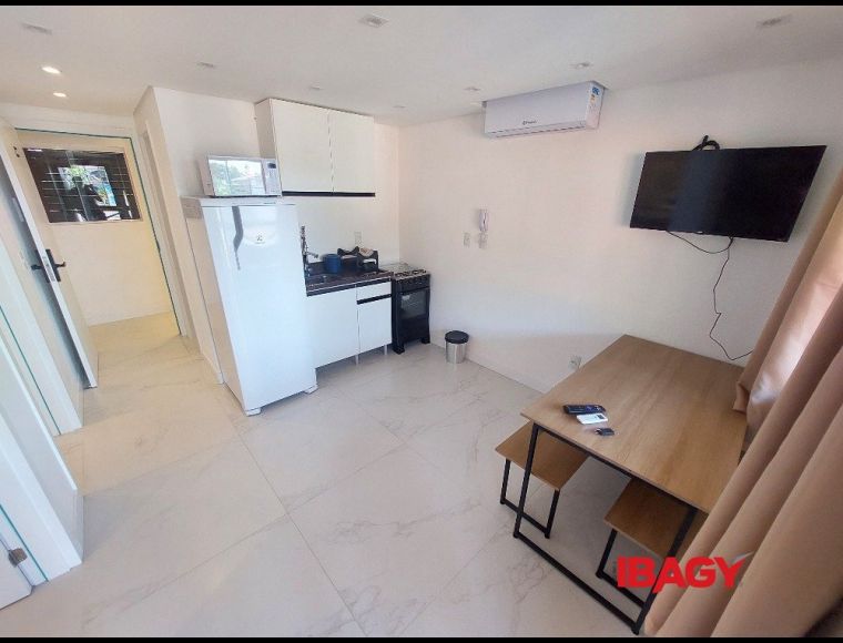 Apartamento no Bairro Ribeirão da Ilha em Florianópolis com 2 Dormitórios e 44.15 m² - 118373