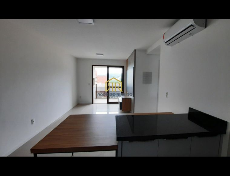 Apartamento no Bairro Trindade em Florianópolis com 2 Dormitórios (1 suíte) - A2079