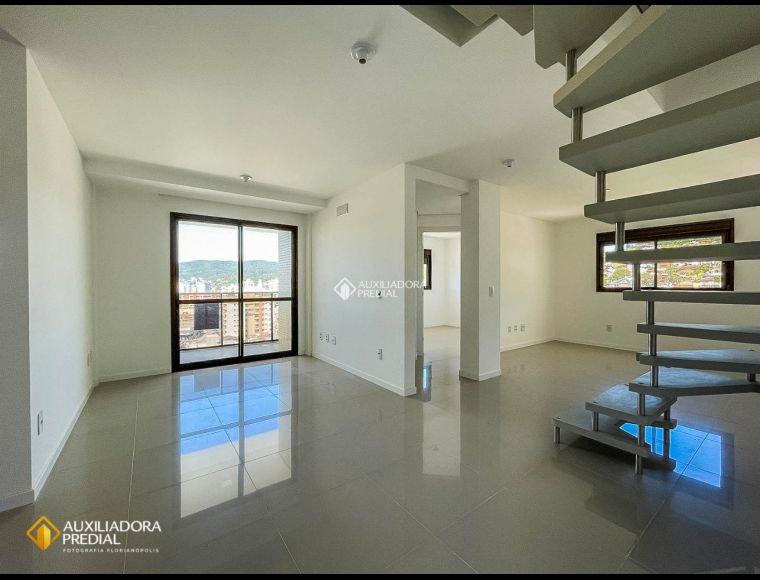 Apartamento no Bairro Trindade em Florianópolis com 3 Dormitórios (3 suítes) - 341763