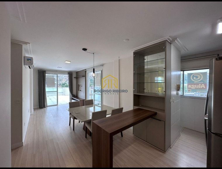 Apartamento no Bairro Trindade em Florianópolis com 2 Dormitórios (1 suíte) - CA82