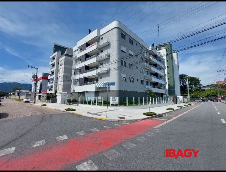 Apartamento no Bairro Trindade em Florianópolis com 2 Dormitórios (1 suíte) e 74 m² - 123287