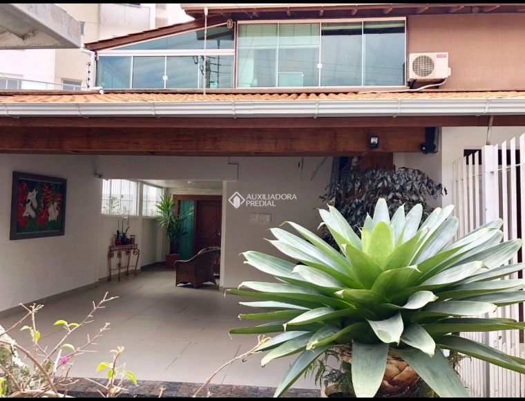 Casa no Bairro Abraão em Florianópolis com 7 Dormitórios (4 suítes) - 394230
