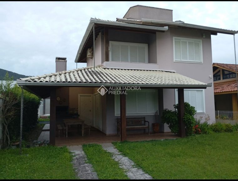 Casa no Bairro Açores em Florianópolis com 4 Dormitórios (2 suítes) e 154.09 m² - 428040