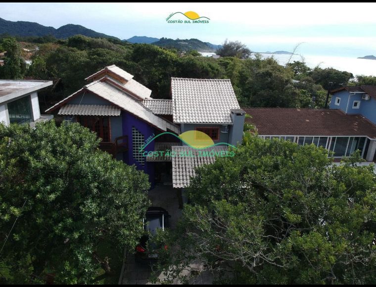 Casa no Bairro Armação do Pântano do Sul em Florianópolis com 4 Dormitórios (1 suíte) e 210 m² - CA0070_COSTAO