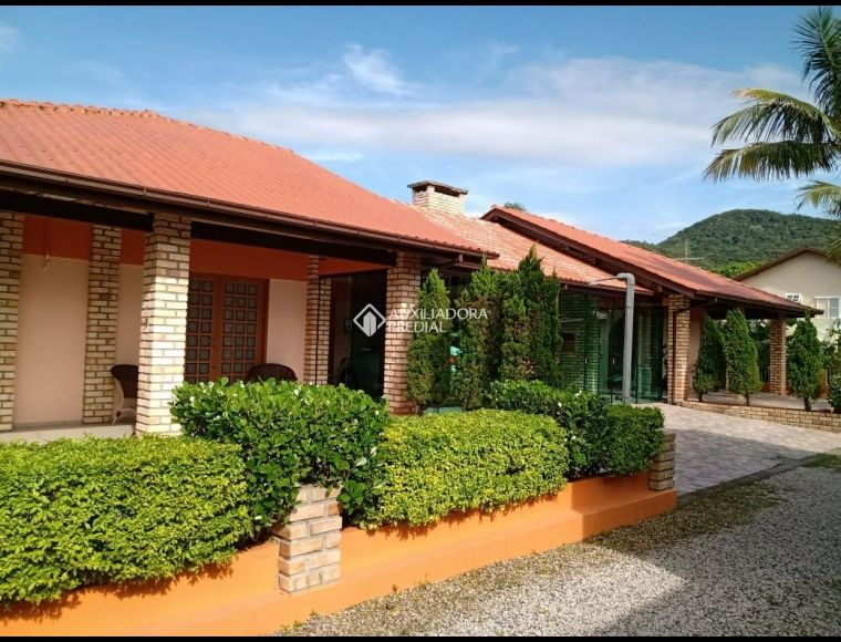 Casa no Bairro Armação do Pântano do Sul em Florianópolis com 4 Dormitórios (1 suíte) - 422621