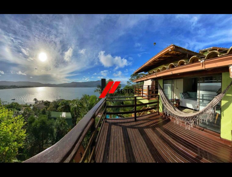 Casa no Bairro Barra da Lagoa em Florianópolis com 3 Dormitórios e 2640 m² - CA00425L