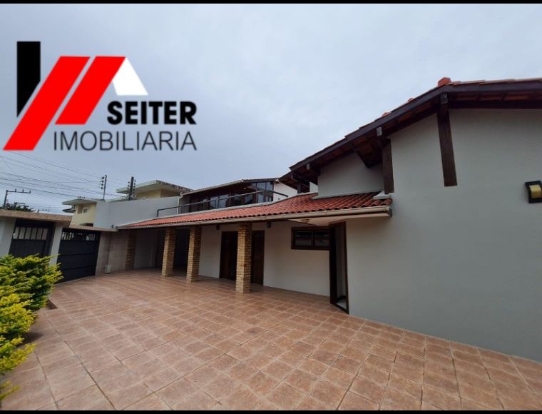 Casa no Bairro Barra da Lagoa em Florianópolis com 5 Dormitórios (3 suítes) e 350 m² - CA00174V