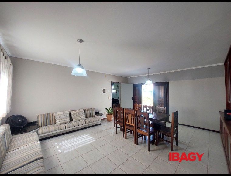Casa no Bairro Barra da Lagoa em Florianópolis com 5 Dormitórios (3 suítes) e 400 m² - 123268