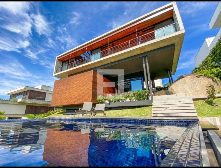 Casa no Bairro Cacupé em Florianópolis com 3 Dormitórios (3 suítes) e 340 m² - 4164