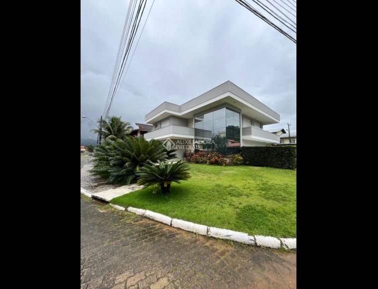 Casa no Bairro Cacupé em Florianópolis com 4 Dormitórios - 453633