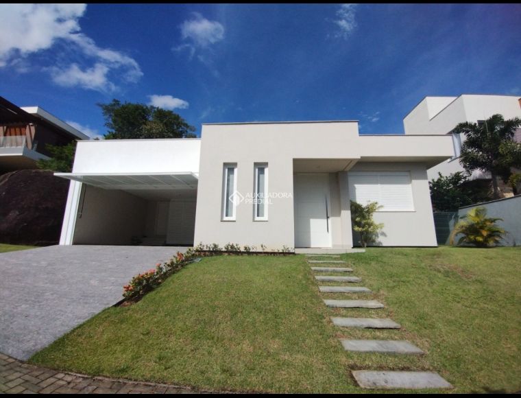 Casa no Bairro Cacupé em Florianópolis com 3 Dormitórios (2 suítes) - 415391
