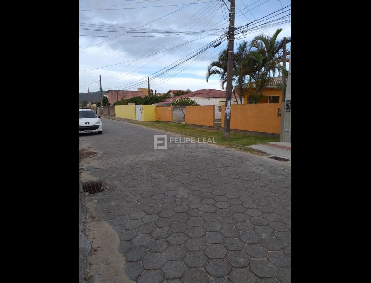 Casa no Bairro Campeche em Florianópolis com 4 Dormitórios (1 suíte) - 17113