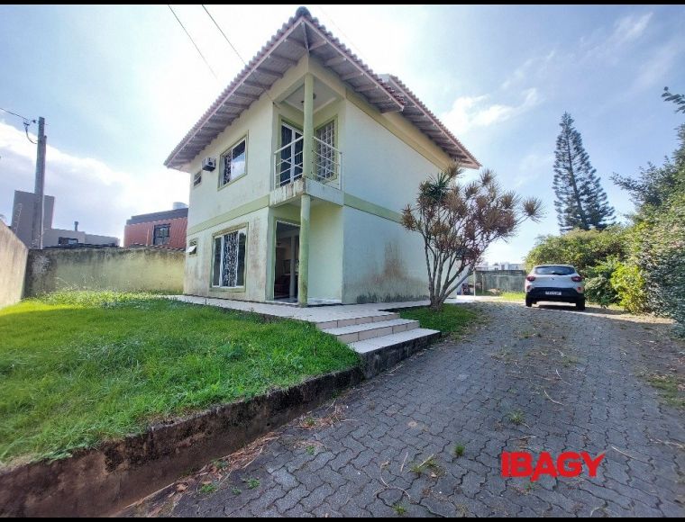 Casa no Bairro Campeche em Florianópolis com 3 Dormitórios (2 suítes) e 260 m² - 119541