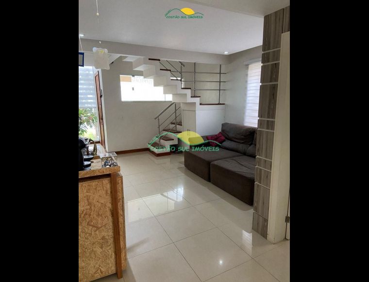Casa no Bairro Campeche em Florianópolis com 3 Dormitórios (1 suíte) e 125.87 m² - CA0028_COSTAO